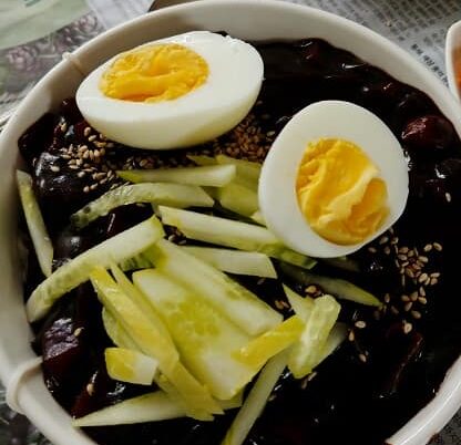 韓国ドラマの黒いジャージャー麺